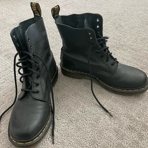 Dr Marten Pascal Virginia Black Leather Boots